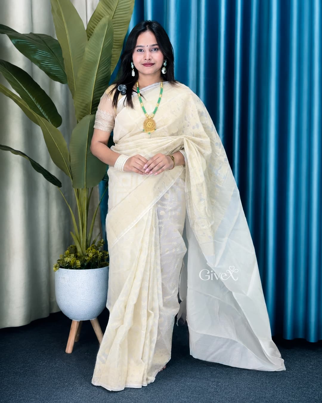 প্রিমিয়াম টিস্যু জামদানি শাড়ি